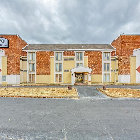 Oyo Townhouse Tulsa Woodland Hills Hotel Екстериор снимка