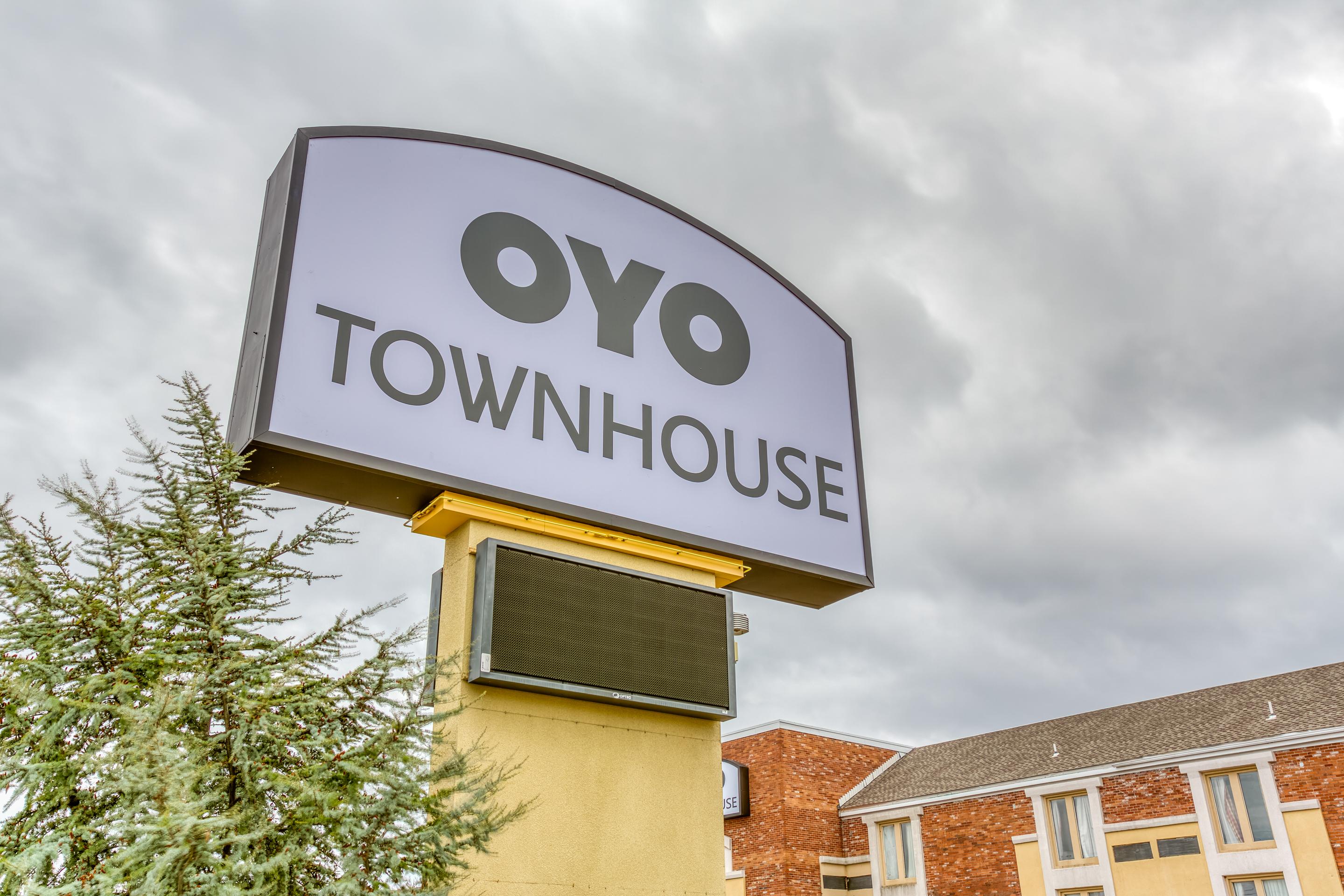 Oyo Townhouse Tulsa Woodland Hills Hotel Екстериор снимка