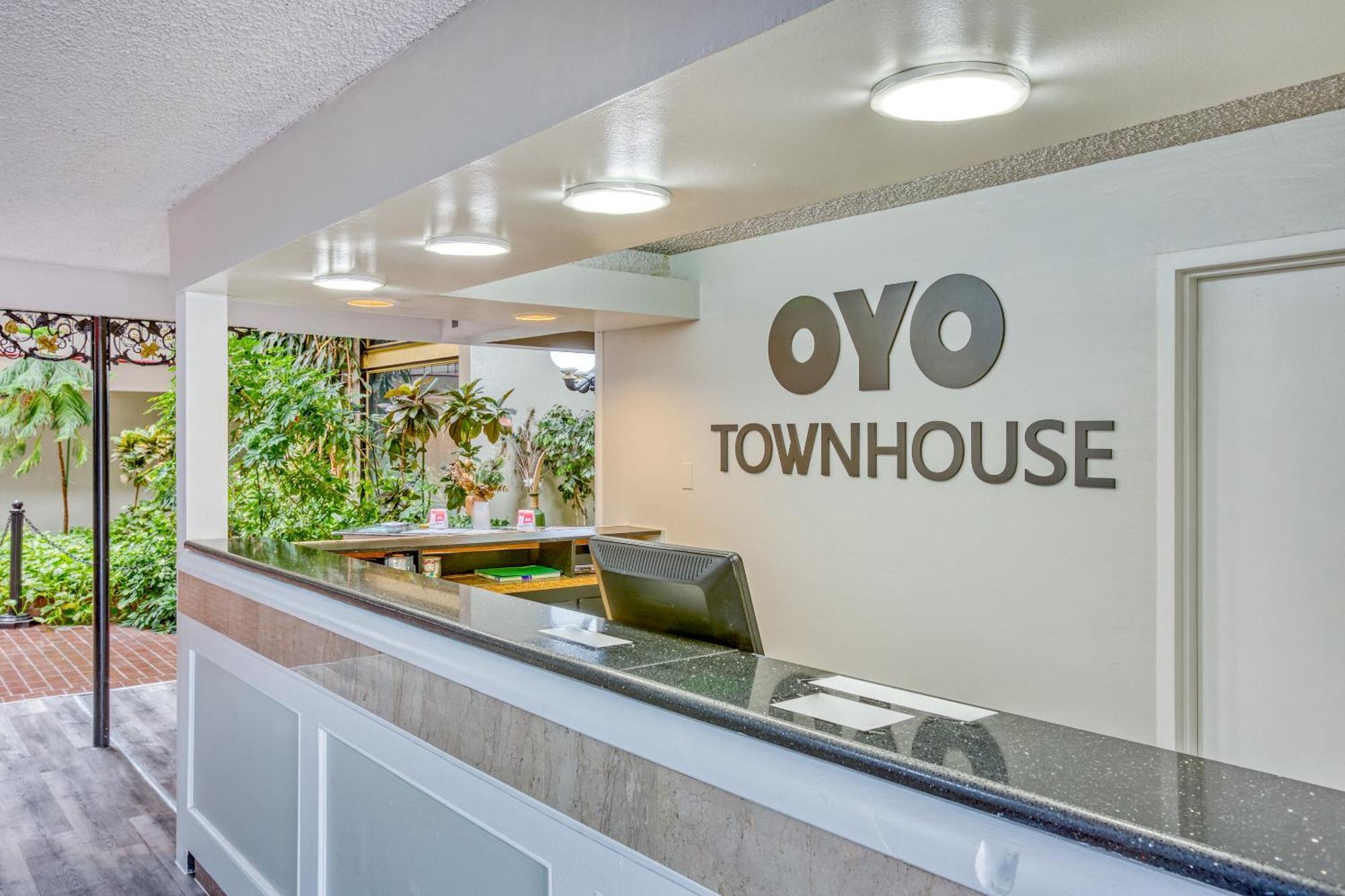 Oyo Townhouse Tulsa Woodland Hills Hotel Екстериор снимка