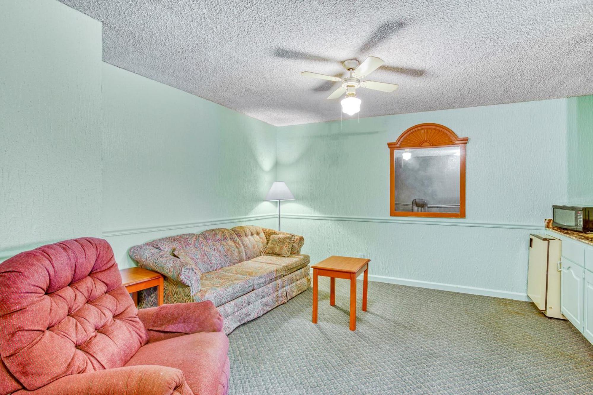 Oyo Townhouse Tulsa Woodland Hills Hotel Екстериор снимка