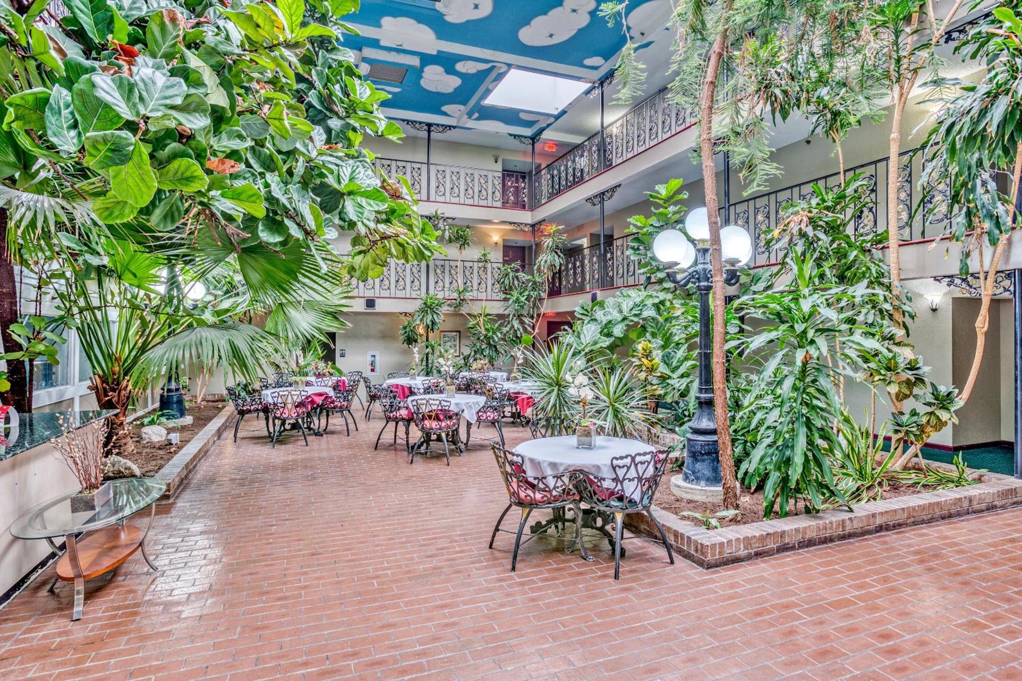 Oyo Townhouse Tulsa Woodland Hills Hotel Екстериор снимка