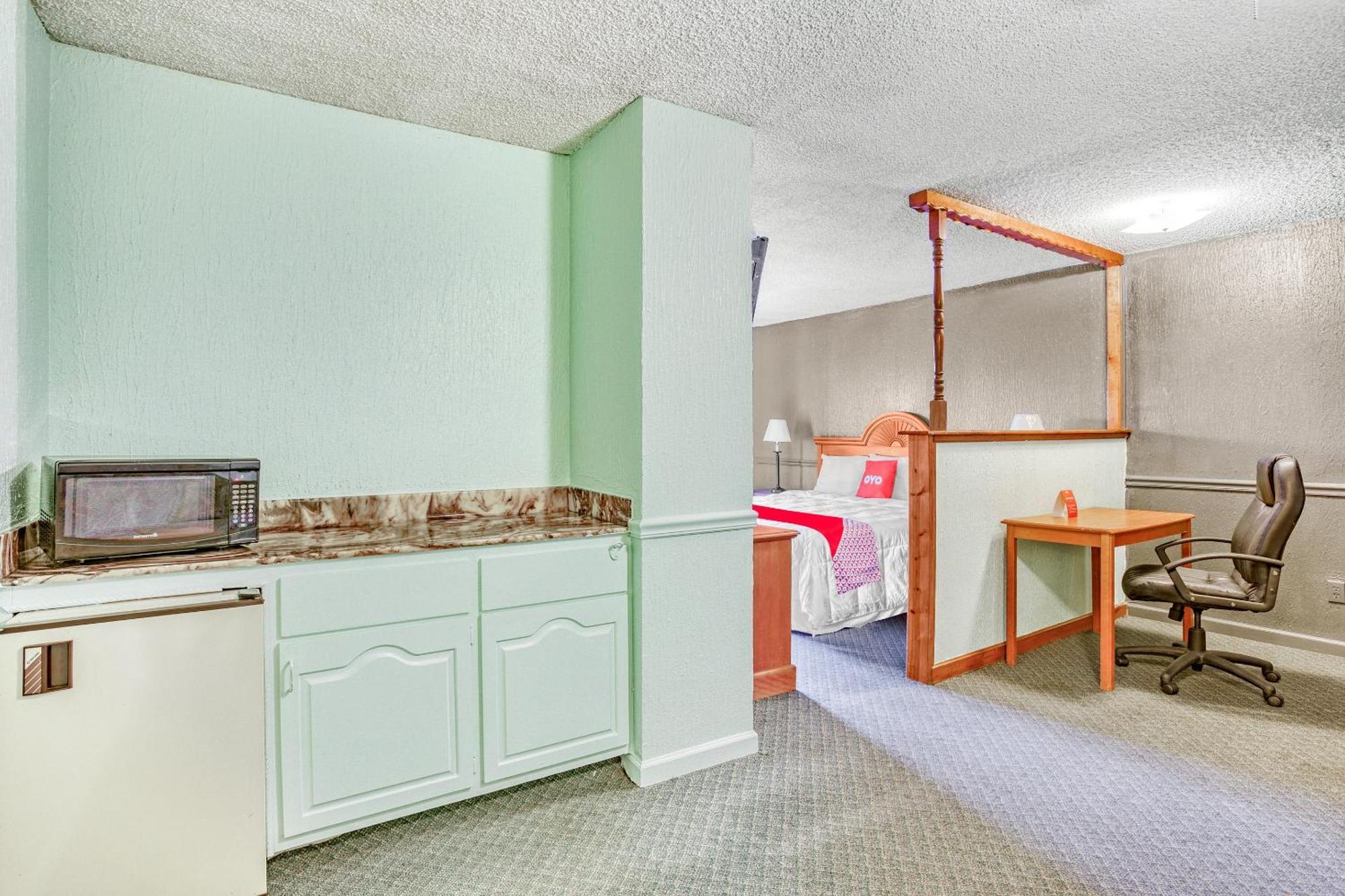 Oyo Townhouse Tulsa Woodland Hills Hotel Екстериор снимка