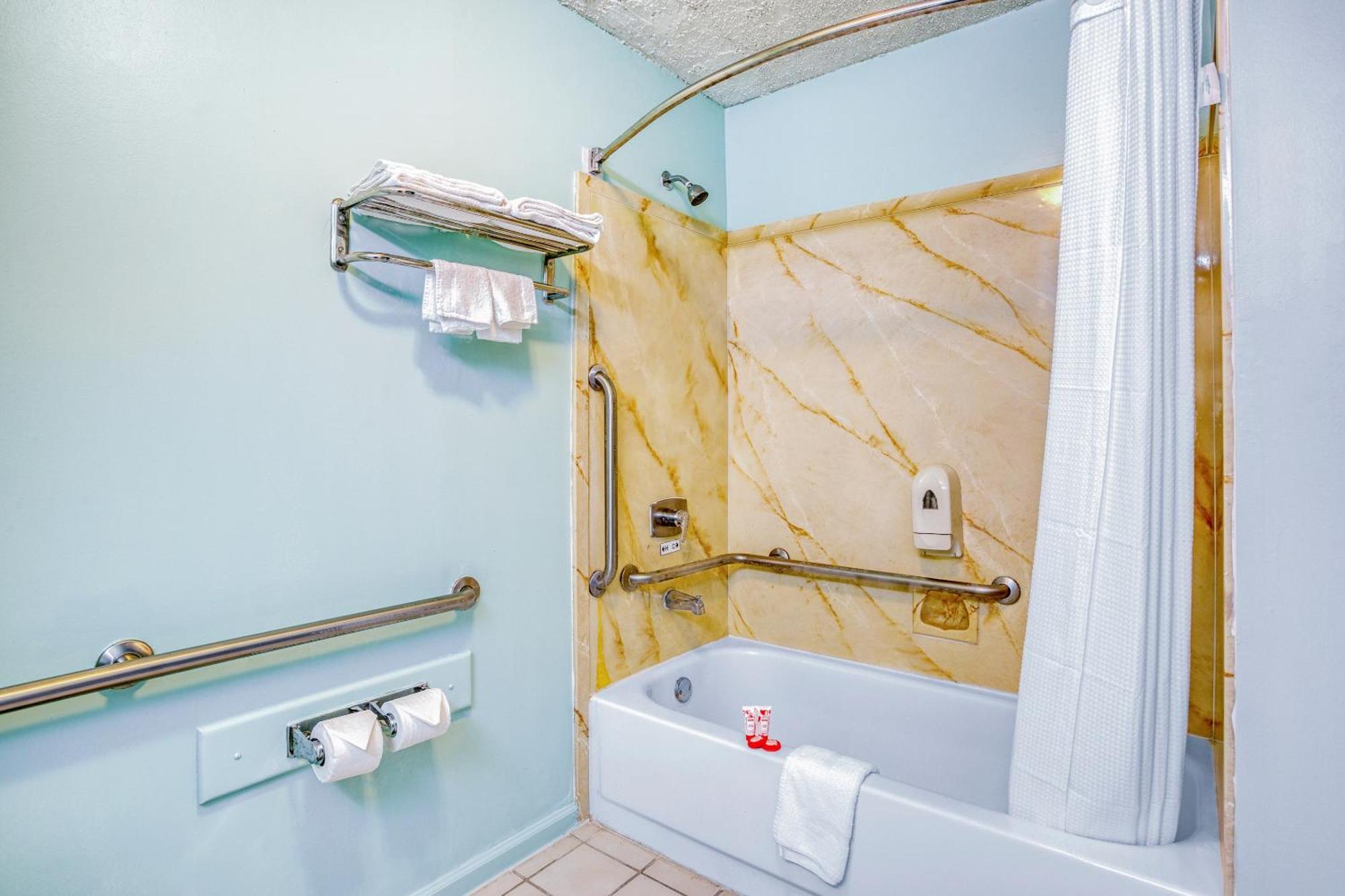 Oyo Townhouse Tulsa Woodland Hills Hotel Екстериор снимка