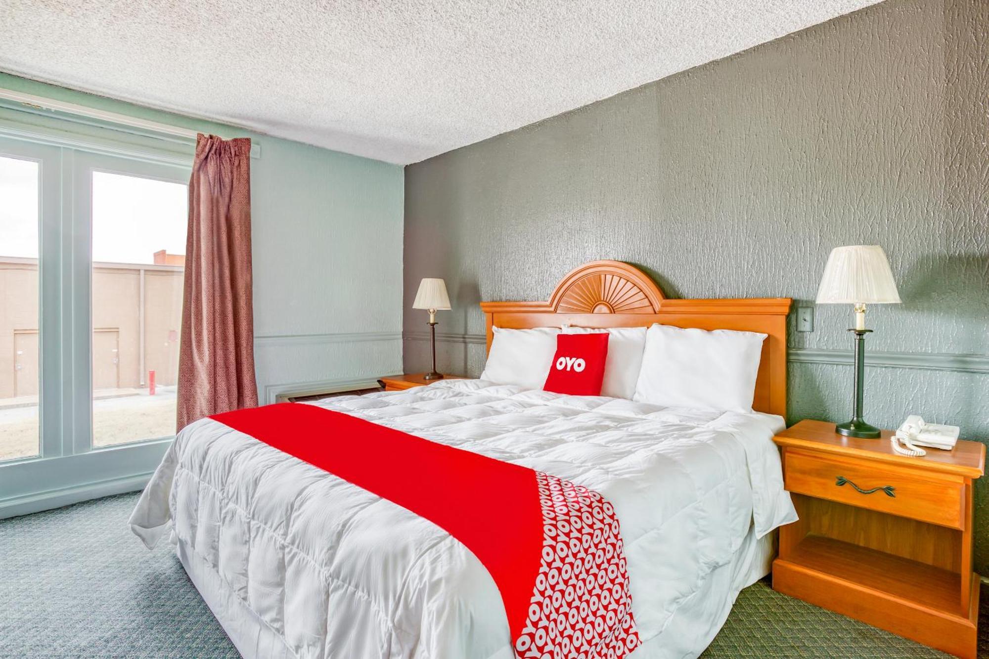 Oyo Townhouse Tulsa Woodland Hills Hotel Екстериор снимка
