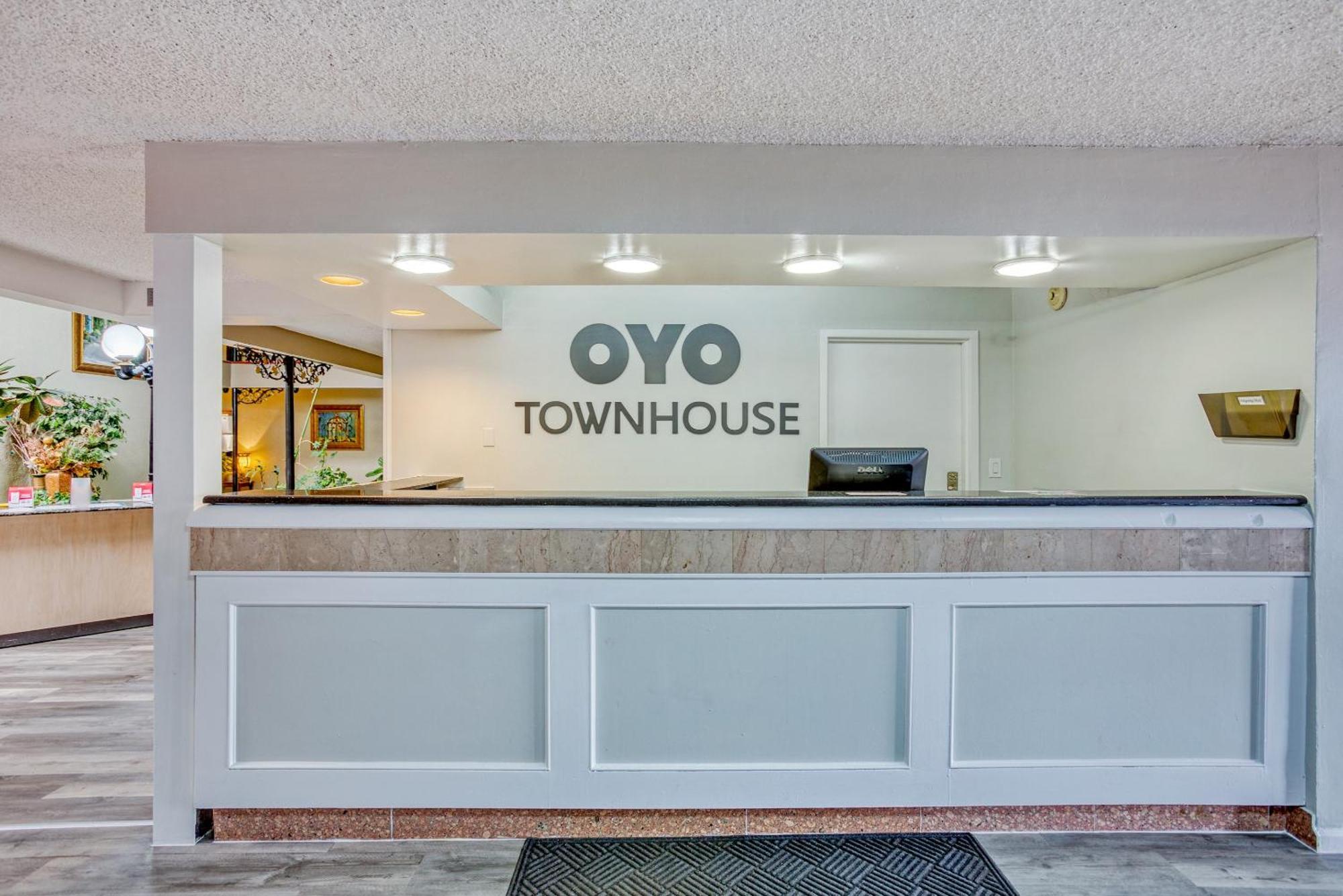 Oyo Townhouse Tulsa Woodland Hills Hotel Екстериор снимка