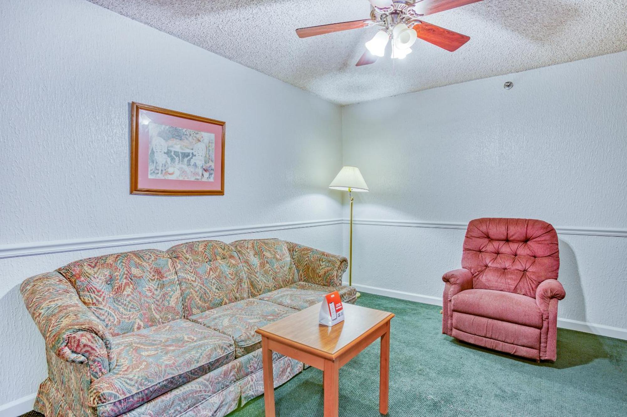Oyo Townhouse Tulsa Woodland Hills Hotel Екстериор снимка