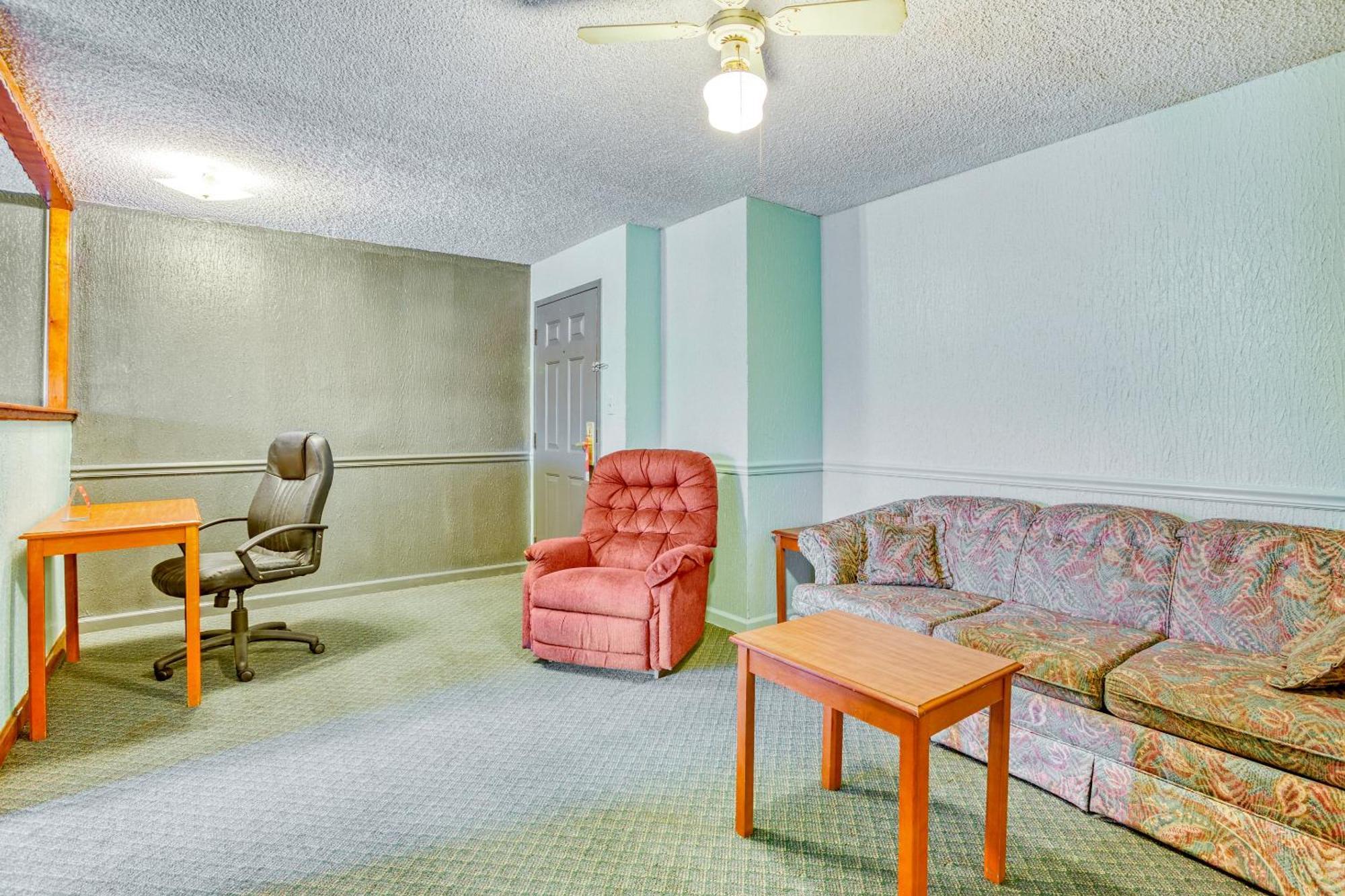 Oyo Townhouse Tulsa Woodland Hills Hotel Екстериор снимка